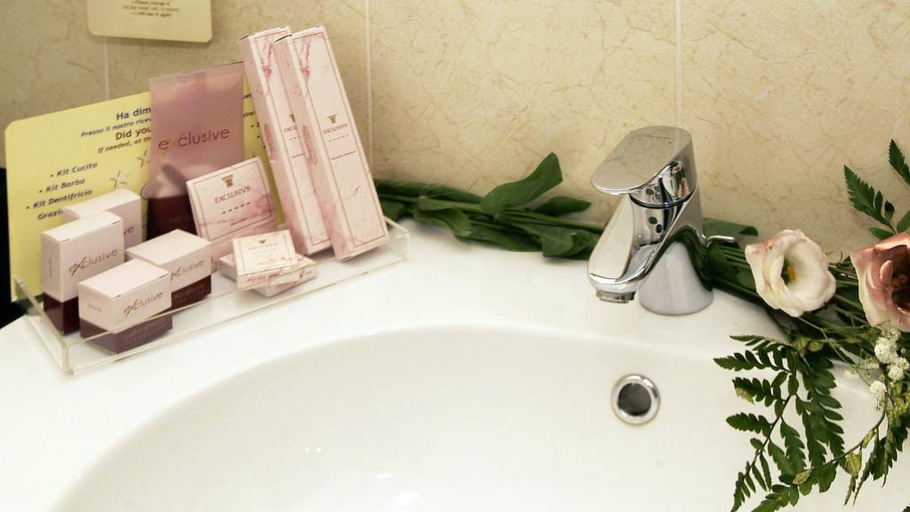 Fashion-Hotel-Valmontone-bathroom