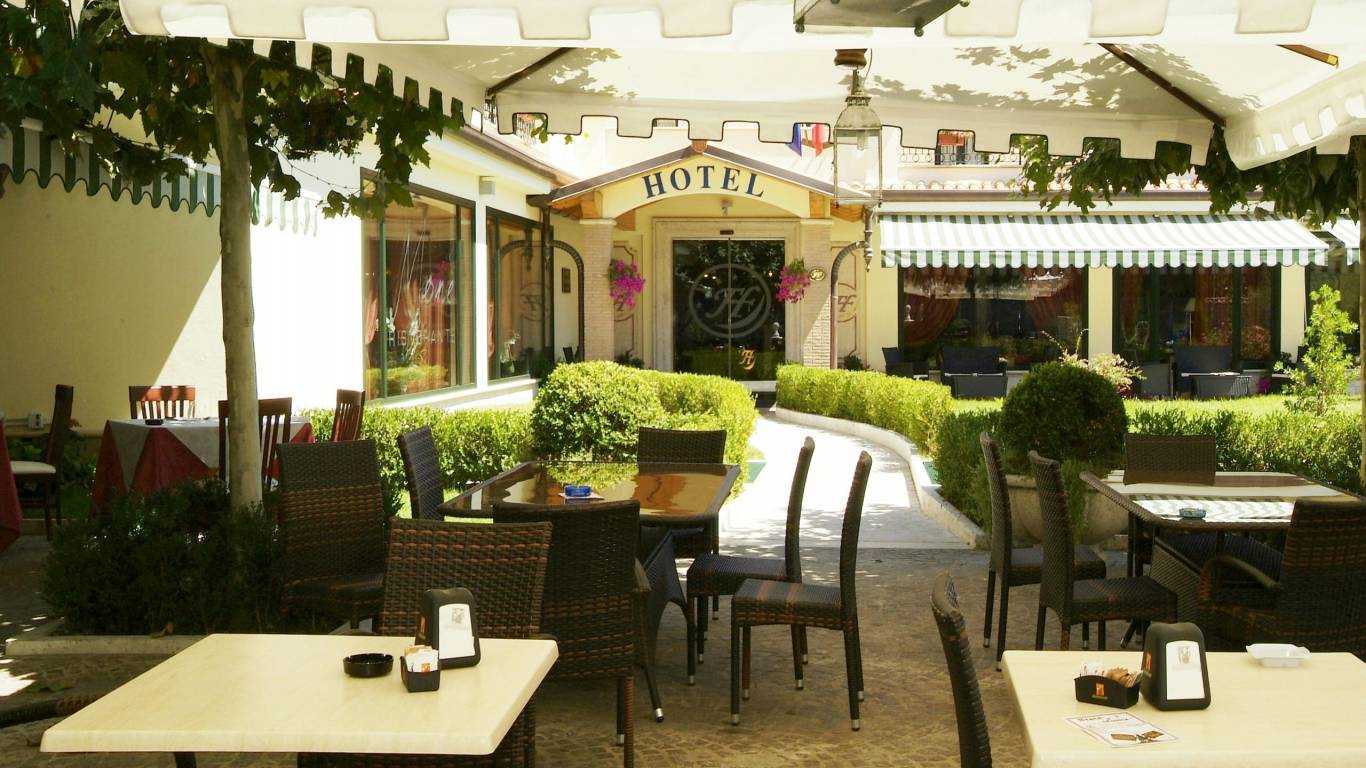 Fashion-Hotel-Valmontone-restaurant-3